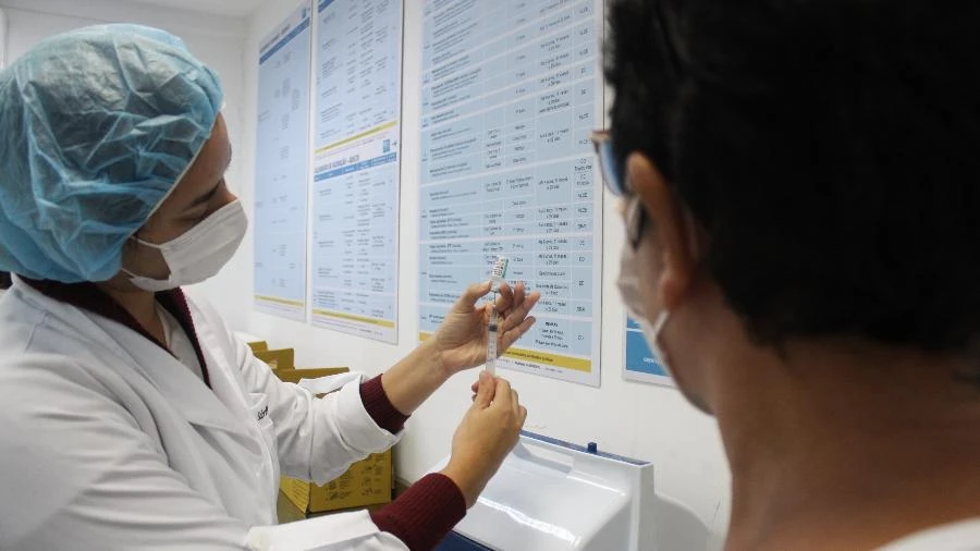 Anvisa pede que médicos e pacientes notifiquem efeitos adversos das vacinas