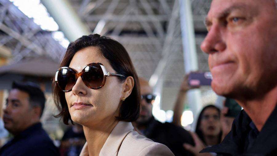 Após cirurgia estética, Michelle não estará em ato no Rio com Bolsonaro