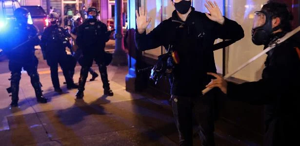 Polícia prende 11 em Portland e 50 em Nova York em protestos eleitorais