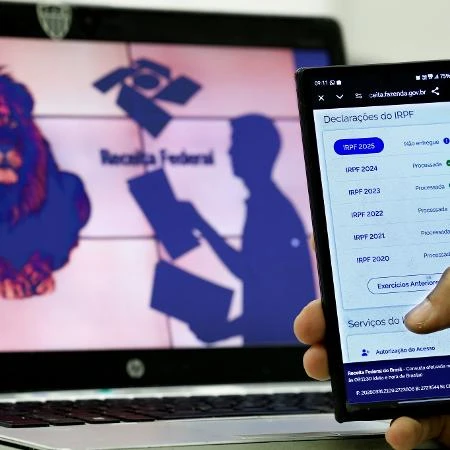 Minha restituição está no último lote, vale antecipar valor com o banco?