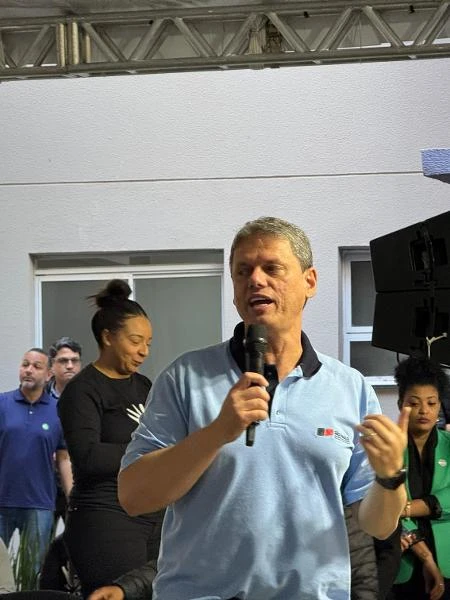 Tarcísio e Nunes são citados como candidatos em ato de aliados na Grande SP