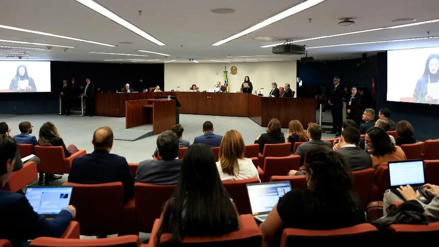 STF não veta celulares em julgamento do núcleo 4 após críticas da OAB