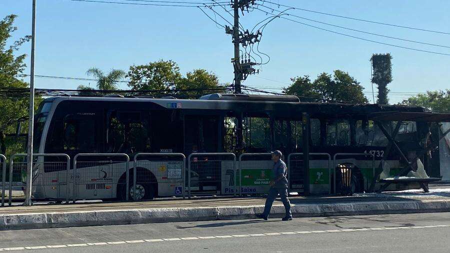 No contra fluxo: onibus atingido por avião ia para Pirituba com 7 pessoas