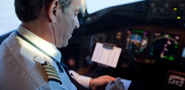 Novas regras para pilotos não afetam segurança de aviões, dizem analistas