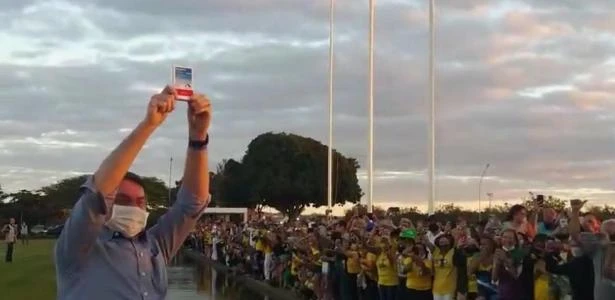 Vacina: Declaração de Bolsonaro demonstra medo de ser visto como uma farsa