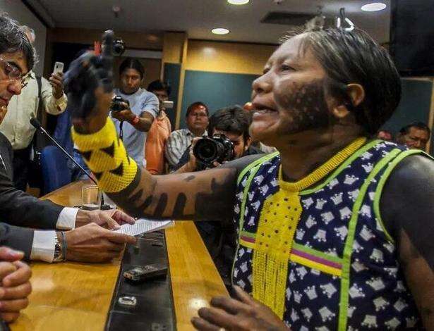 Morre aos 54 anos Tuíre Kayapó, ícone da resistência indígena