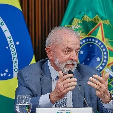 Universidade francesa cita vitória contra extremismo para dar título a Lula
