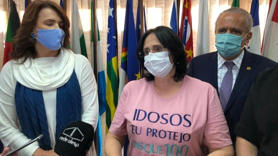 Em SP, Damares evita falar de vacinas e elogia governo: 