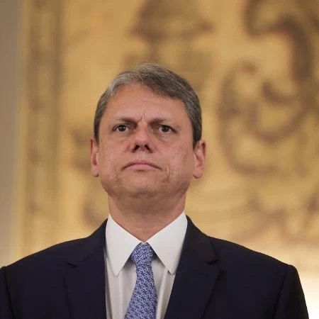 Tarcísio diz que Lula pôs 'ideologia acima de economia' e pede negociação