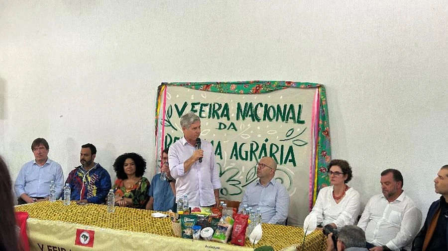 Criticado pelo MST, Teixeira diz que movimento que não faz pressão é pelego