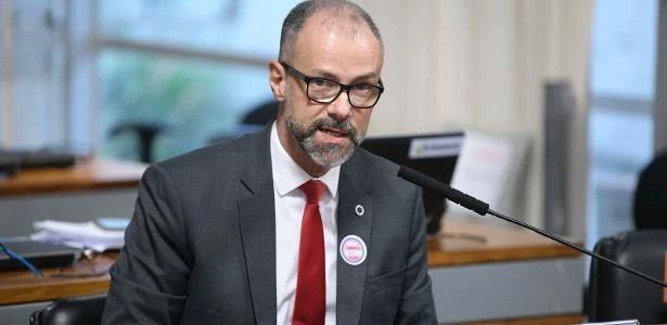 Presidente da Anvisa defende vacinação contra covid-19
