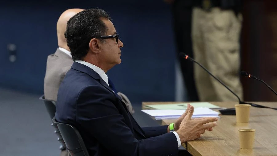 Almirante diz não ter visto documento sobre golpe e reunião terminou logo
