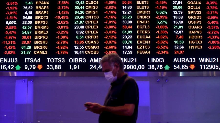 Via Varejo: ação fecha em alta de 3,82% nesta segunda; veja valores