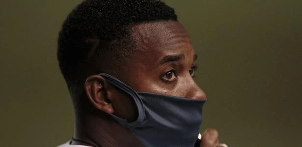 Robinho e seu Deus 