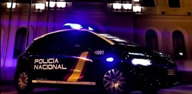Polícia interrompe orgia na Espanha e multa ator pornô que organizou evento
