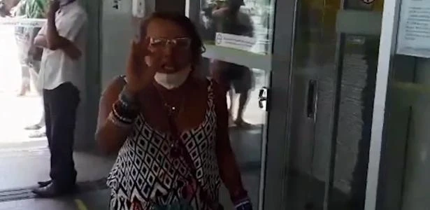Mulher é detida por ataques racistas em agência na PB: 'Odeio a raça negra'