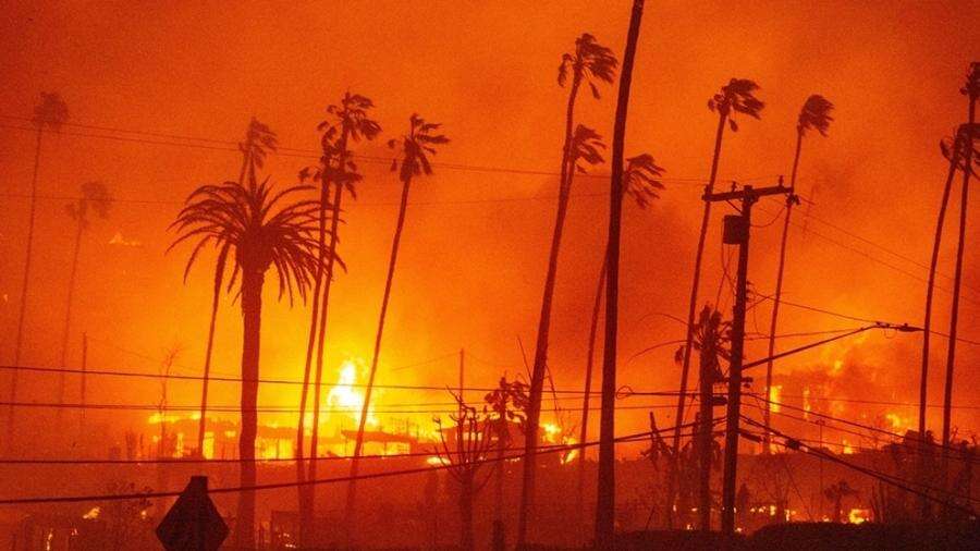 Destruição e agonia: imagens mostram desespero com incêndio na Califórnia