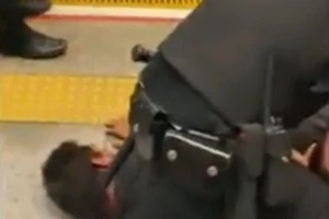 Homem é esfaqueado no metrô de São Paulo após briga dentro de vagão
