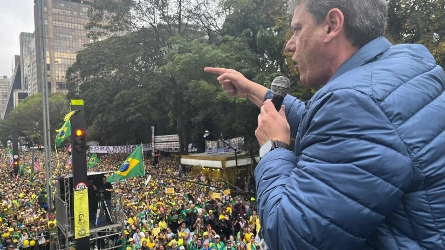 Tarcísio faz strip-tease e, pelado, fica tão radical quanto Bolsonaro Josias de Souza