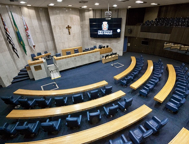 Projeto na Câmara de SP discute distribuição de absorventes a estudantes