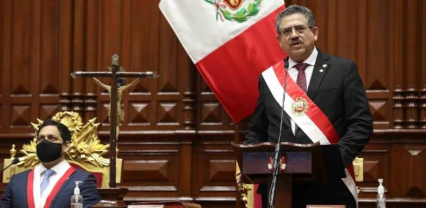 Novo premiê do Peru promete estabilidade; tumulto político ameaça recuperação