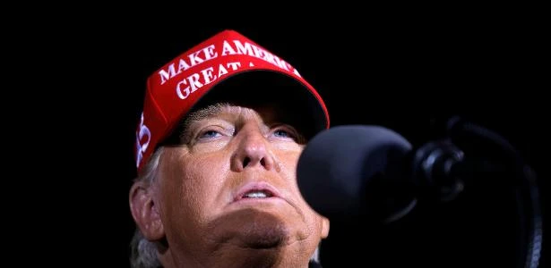 Trump cumpre ameaça, tenta invalidar votos e expõe EUA como republiqueta