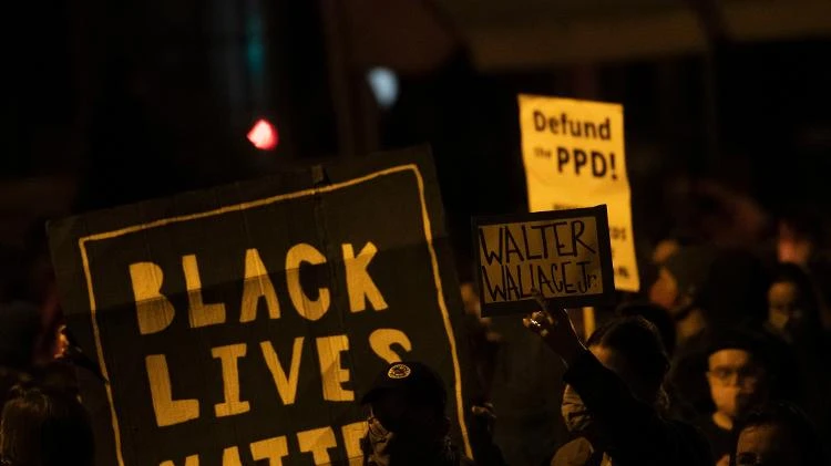 Segunda noite de violência na Filadélfia após morte de homem negro em ação policial