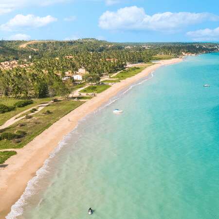 Com dólar alto, Nordeste espera praias lotadas no Carnaval