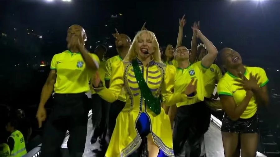 Bolsonaro posta fotos das próprias tripas logo antes do show de Lady Gaga Leonardo Sakamoto