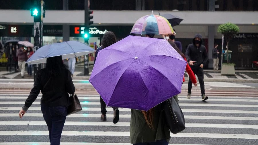 Frente fria: semana começa gelada e com chuva intensa pelo país; veja previsão