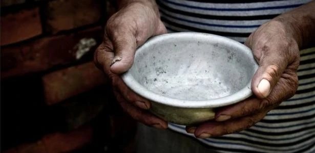 'São mais e mais famílias pedindo': as filas por comida na cidade mais rica do país