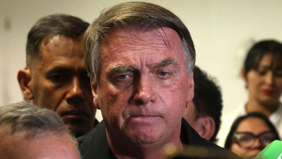 Enrascado, Bolsonaro busca inspiração em Trump e Lula Josias de Souza