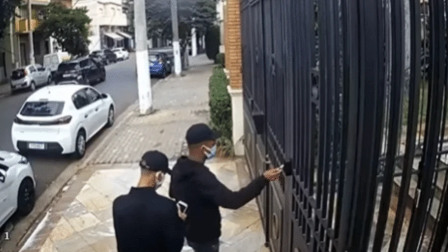 Homens mascarados invadem prédio na zona oeste de SP usando tag de morador