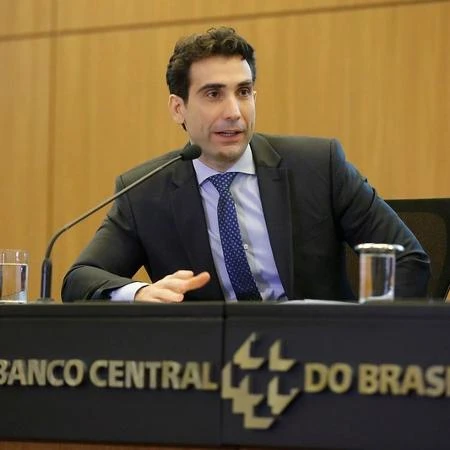 Mesmo com juros altos, 'resiliência' da economia 'surpreende', diz Galípolo