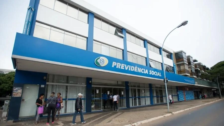 'O INSS é só a ponta': aposentadoria cai 25% com débitos indevidos no banco
