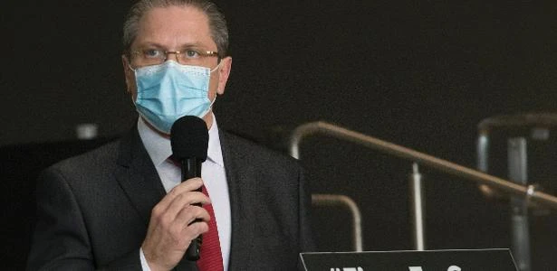 Pazuello disse que cancelaria apenas 6 mi de doses, diz secretário de SP