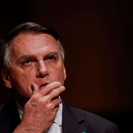 Defesa não cita venda, mas diz que Bolsonaro devolveu bens e reclama do STF