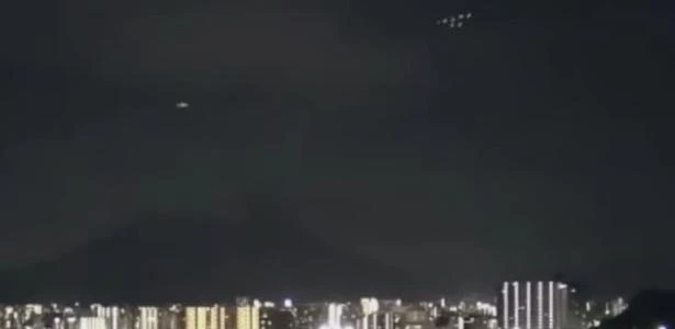 Supostos OVNIs são vistos perto de vulcão no Japão; assista