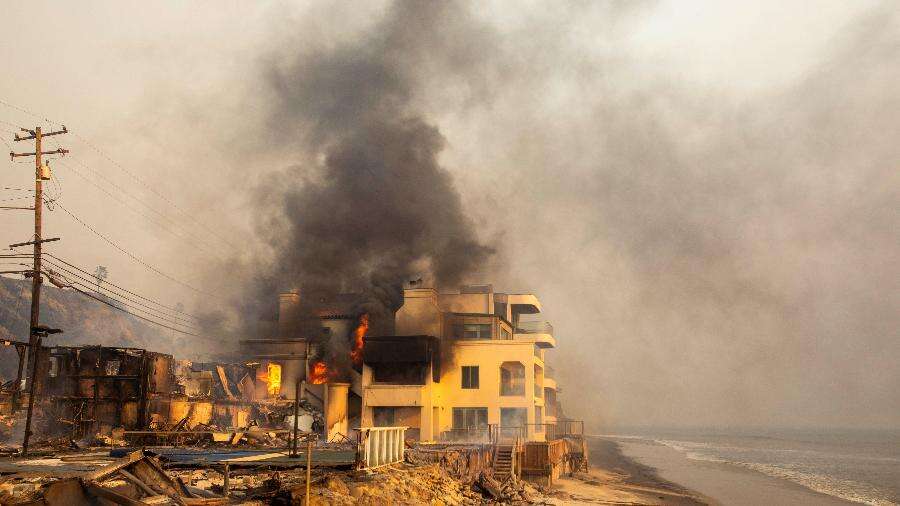 Imagens mostram antes e depois de locais destruídos pelo fogo na Califórnia