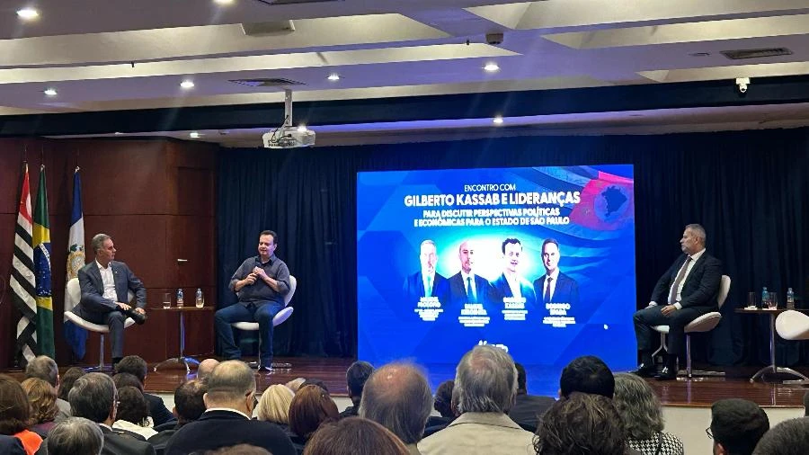 Centro-direita se uniria em torno de Tarcísio para presidência, diz Kassab