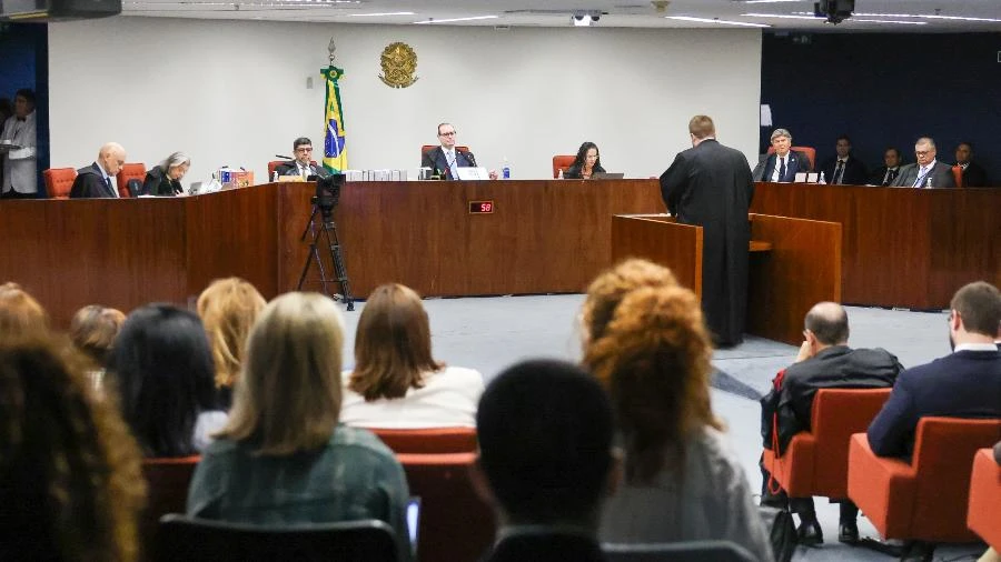 Dino e Moraes rebatem bolsonaristas e defendem participação no julgamento Letícia Casado - Colunista e Mateus Coutinho