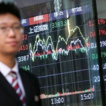 Bolsas chinesas fecham em alta após nova retaliação de Trump; Japão cai 3%