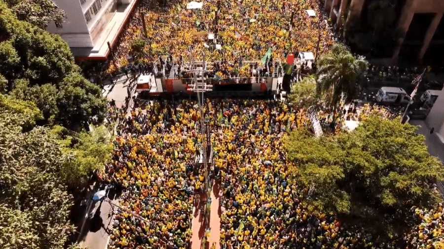 Bolsonaristas celebram Paulista cheia após dizerem que números não importam