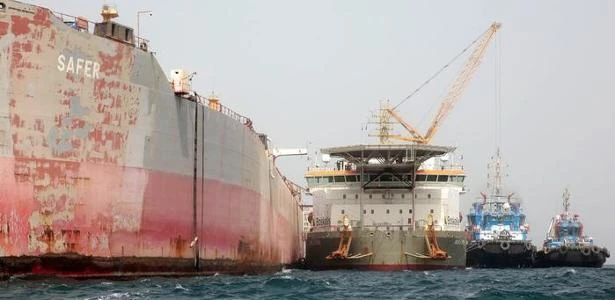 Bombardeio dos EUA a porto mata dezenas no Iêmen