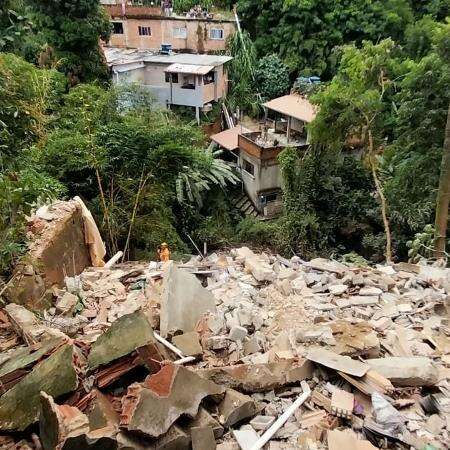 Desabamento de casa em Belo Horizonte deixa três vítimas; uma morreu