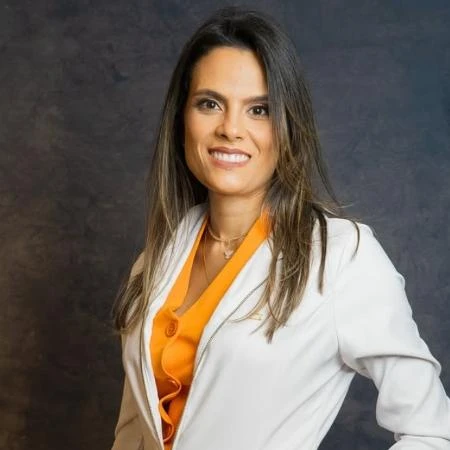 Desenganada pelos médicos, ela virou chefe em hospital onde tratou leucemia