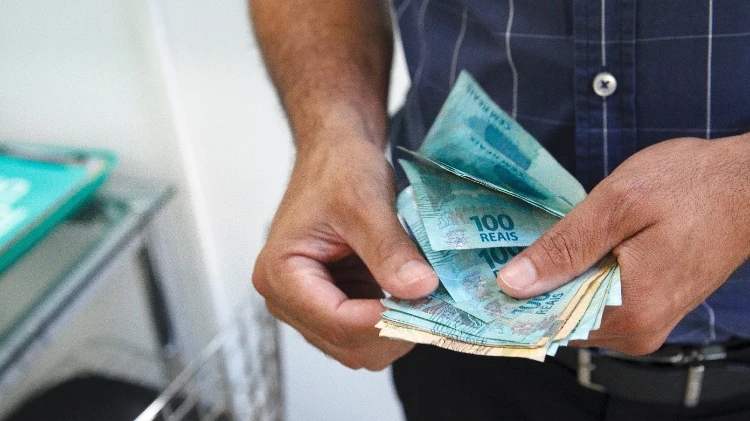 Governo não diz se quem teve contrato ou salário cortado terá 13° integral