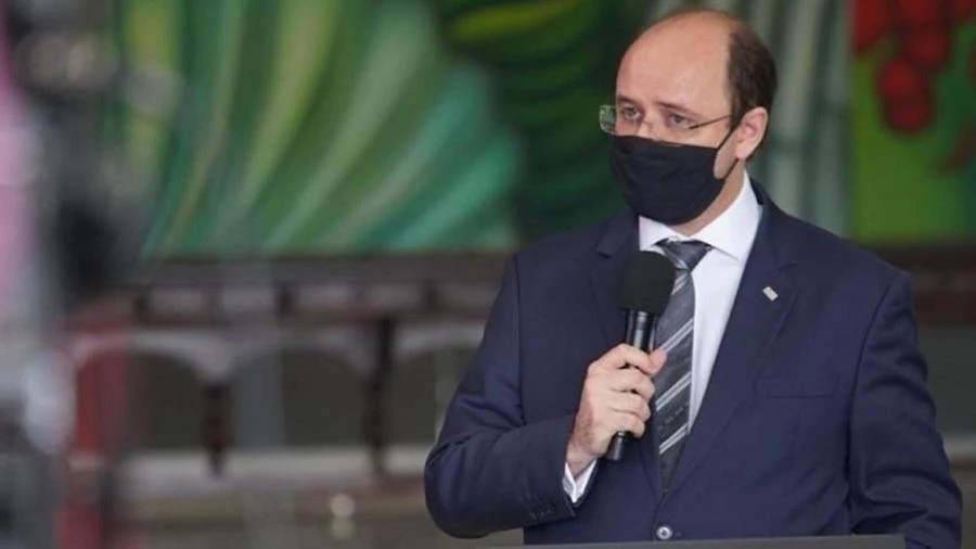Rossieli anuncia 3 milhões de testes para profissionais de educação de SP
