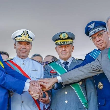 Com Mucio na Defesa, militares silenciam durante julgamento do golpe Raquel Landim