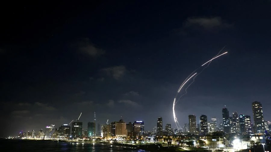 Conflito Israel e Irã deve escalar, mas 3ª Guerra Mundial é 'improvável'